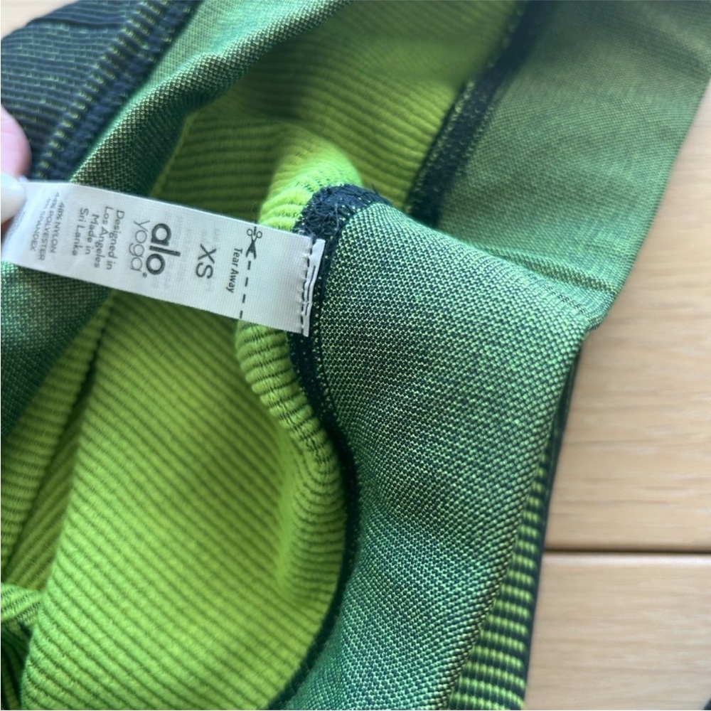ALO Yoga Lime and Dark Green Leggings and bra top - Picture 4 of 5